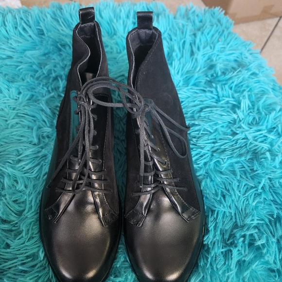 Naot both - Picture 4 of 7